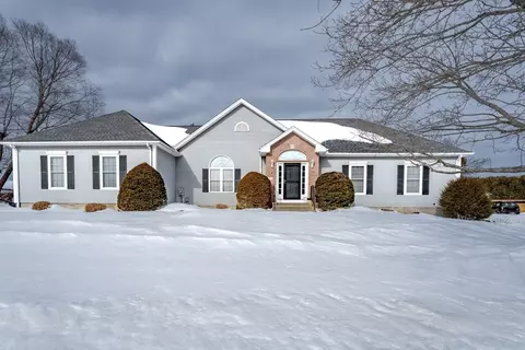 61 Plantation Cir, Westfield, MA 01085