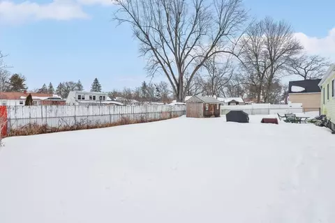 Exterior - 23 Fairway Dr, Springfield, MA 01108 photo 2 of 3