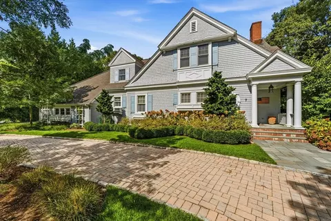 7 Eagle Dr, Dartmouth, MA 02748