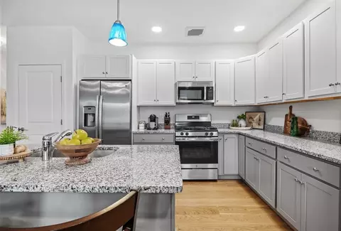 1 Mariners Way #204, Plymouth, MA 02360