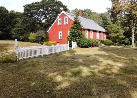 342 Chestnut St, Uxbridge, MA 01569 photo 2