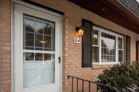 4 Treetop Ln #4, Kingston, MA 02364