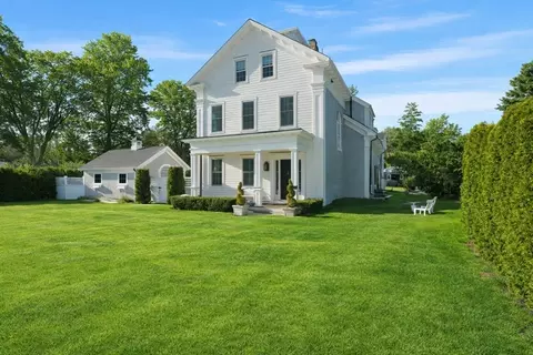 10 Franklin St, Dartmouth, MA 02748