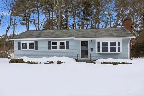 4 Charlemont Ct, Chelmsford, MA 01863