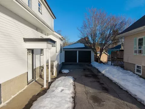 295 Newbury St, Fall River, MA 02720 photo 4
