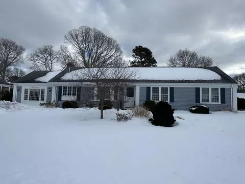 21 Brae Burn Ln, Yarmouth, MA 02664