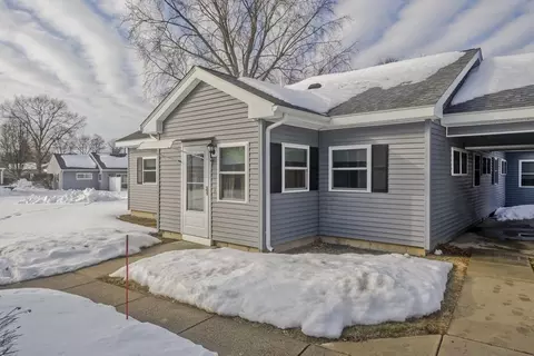 38 Applewood Dr #38, Chicopee, MA 01022