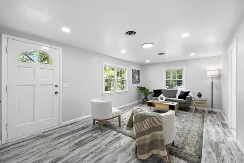 73 Timber Ln, Springfield, MA 01119 photo 9