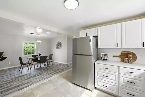 73 Timber Ln, Springfield, MA 01119 photo 5