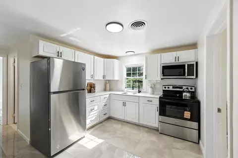 73 Timber Ln, Springfield, MA 01119 photo 6