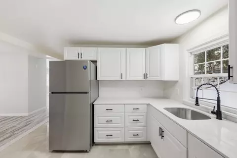 73 Timber Ln, Springfield, MA 01119 photo 3