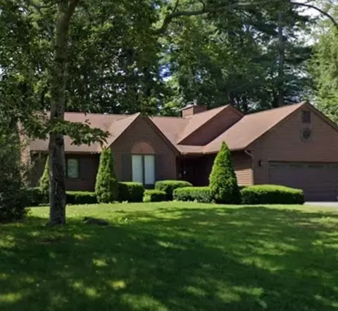 122 Cottonwood Ln, Agawam, MA 01001