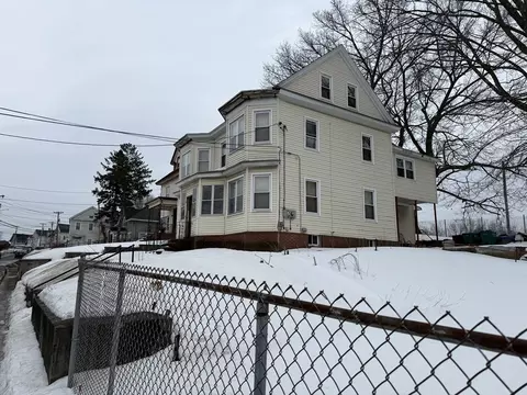 39 Moore, Lowell, MA 01852