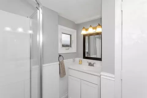 Bath - 8 Putnam St, Springfield, MA 01109 photo 5 of 6