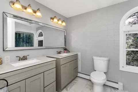 Bath - 8 Putnam St, Springfield, MA 01109 photo 1 of 6