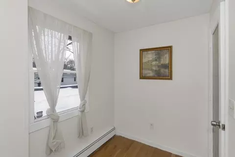 Entry Way - 8 Putnam St, Springfield, MA 01109 photo 1 of 2