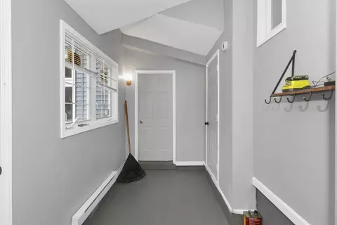 Entry Way - 8 Putnam St, Springfield, MA 01109 photo 2 of 2