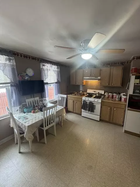 158 Bowles St, Springfield, MA 01109 photo 4