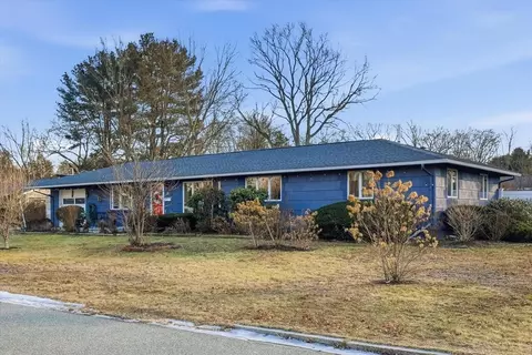 14 Ridgefield Dr, Framingham, MA 01701