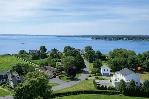 44 Seabury Point Rd, Duxbury, MA 02332