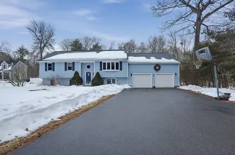 305 Shag Bark Rd, Taunton, MA 02780