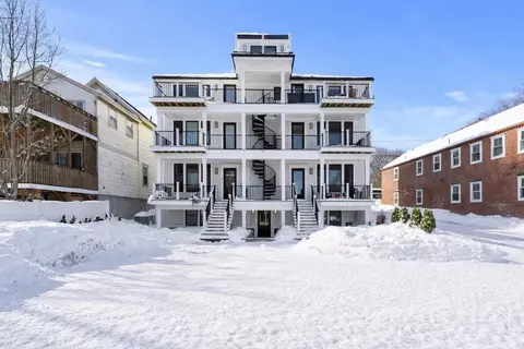 182 Merrimac St #1, Newburyport, MA 01950