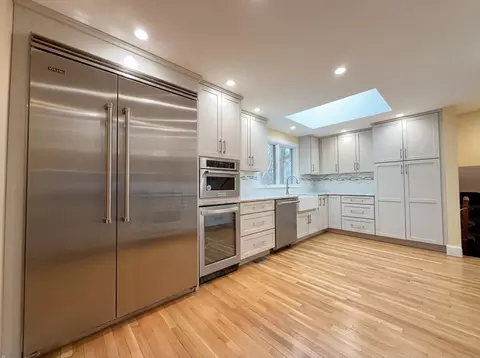 16 Crest Dr, Dover, MA 02030 photo 2
