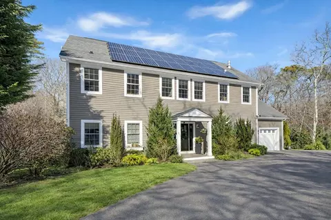 241 Daggett Ave, Tisbury, MA 02568