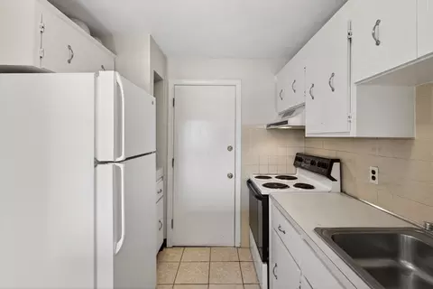 Kitchen - 5 Washington St #D4, Reading, MA 01867 photo 1 of 2