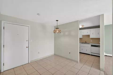 Dining - 5 Washington St #D4, Reading, MA 01867 photo 1 of 2