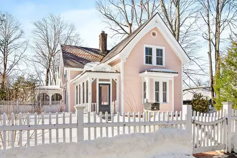 32 Thoreau St #32, Concord, MA 01742