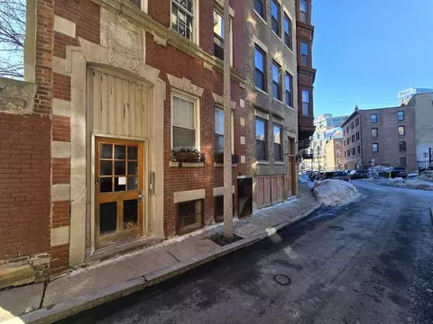 16 Stillman St #1, Boston, MA 02113