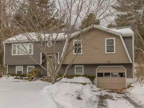 4 Mascuppic Trl, Tyngsborough, MA 01879