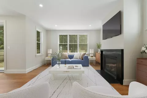 Living - 134 Hillside Ave #134, Needham, MA 02494 photo 4 of 5