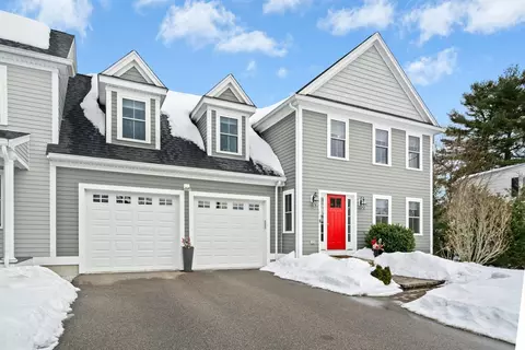 82 Pleasant St #82, Medfield, MA 02052