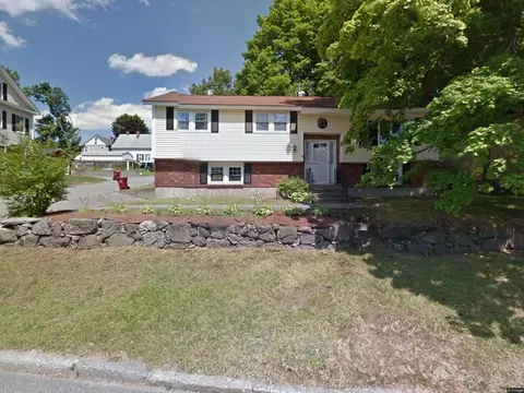3 Vernon St, Lowell, MA 01850