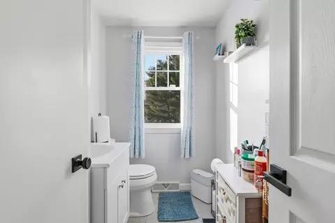 30 W Hill Rd, Springfield, MA 01109 photo 18