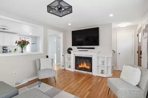 30 W Hill Rd, Springfield, MA 01109 photo 5