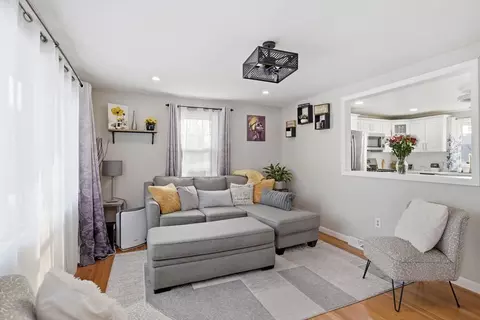 30 W Hill Rd, Springfield, MA 01109 photo 4