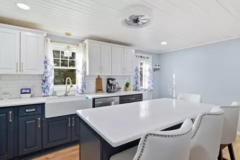30 W Hill Rd, Springfield, MA 01109 photo 7