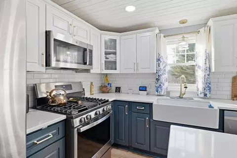 30 W Hill Rd, Springfield, MA 01109 photo 8