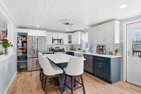 30 W Hill Rd, Springfield, MA 01109 photo 6