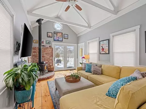 5 Holten St, Danvers, MA 01923 photo 9
