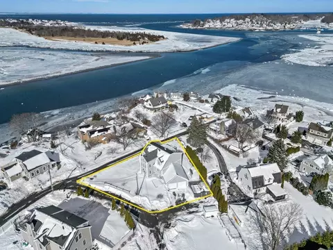 2 Breezy Point Rd, Gloucester, MA 01930 photo 4