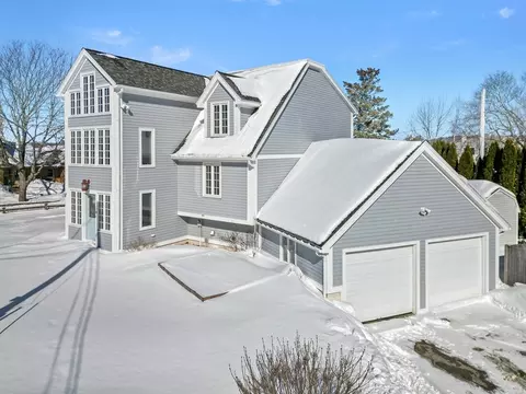 2 Breezy Point Rd, Gloucester, MA 01930 photo 3