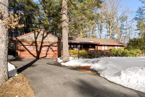 26 Nottingham Dr, Raynham, MA 02767