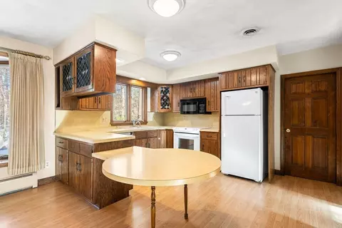 Kitchen - 26 Nottingham Dr, Raynham, MA 02767 photo 2 of 4