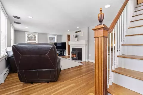 Entry Way - 32 Summer St, Georgetown, MA 01833 photo 1 of 1