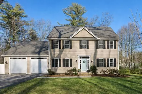 578 Carpenter Rd, Whitinsville, MA 01588