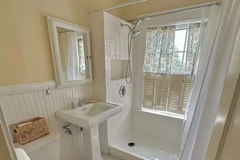 Bath - 169 Whitmarsh Ave, Worcester, MA 01606 photo 1 of 1